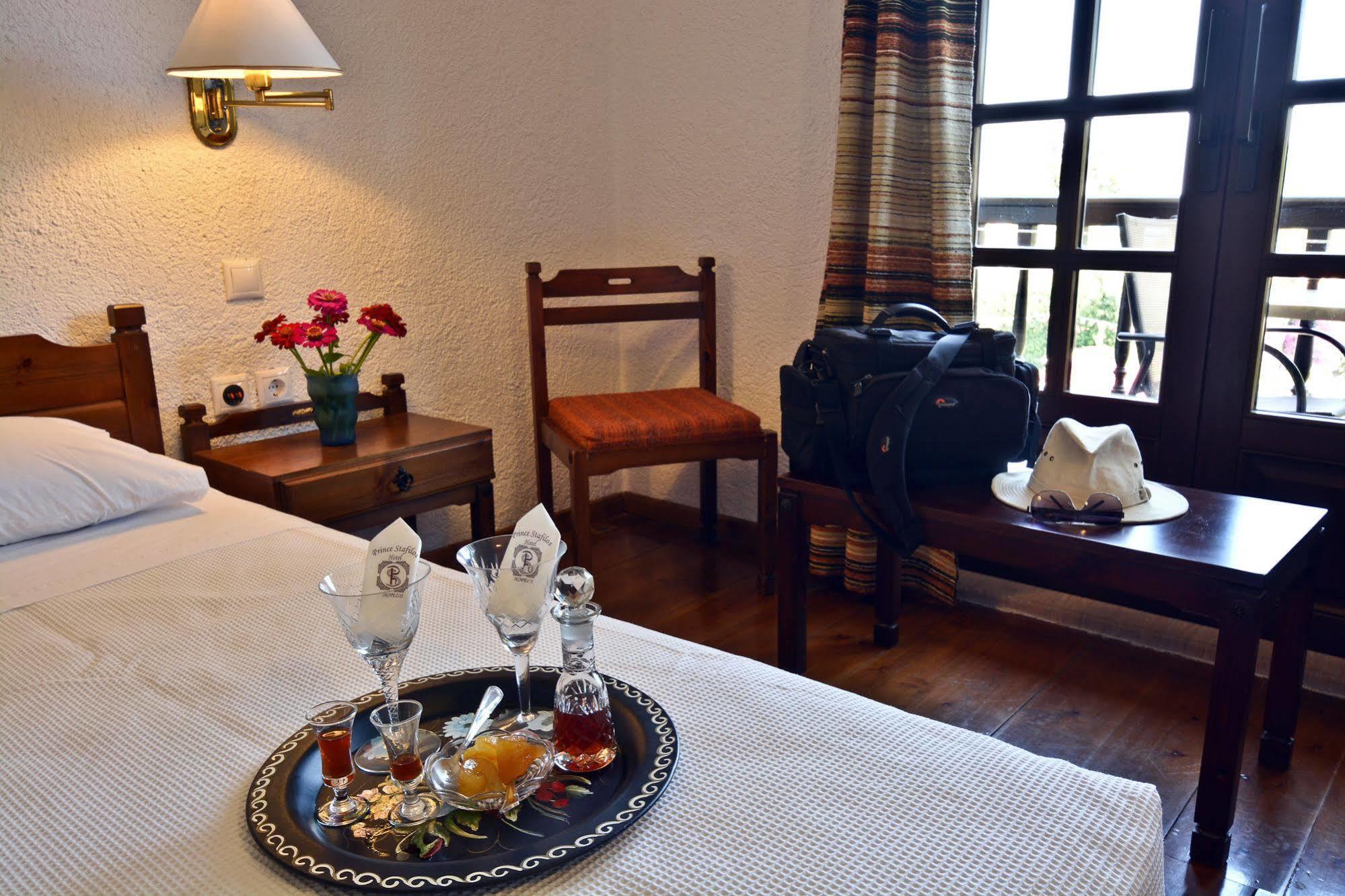 Hotel Prince Stafilos Skopelos stad Exteriör bild
